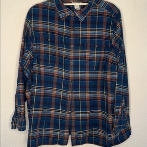 Duluth Trading Co Blue Plaid Button Down Shirt‎
